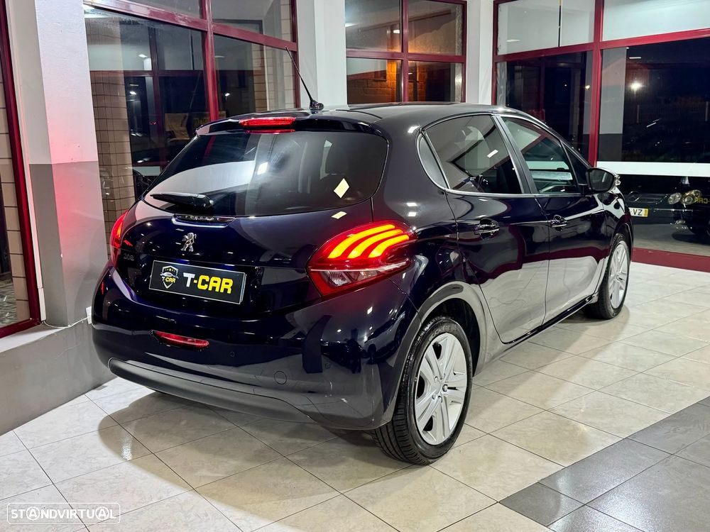 Peugeot 208 1.2 PureTech Signature - 6