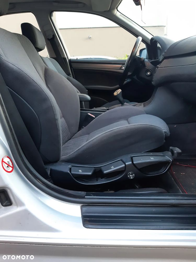 BMW Seria 3 318i - 13