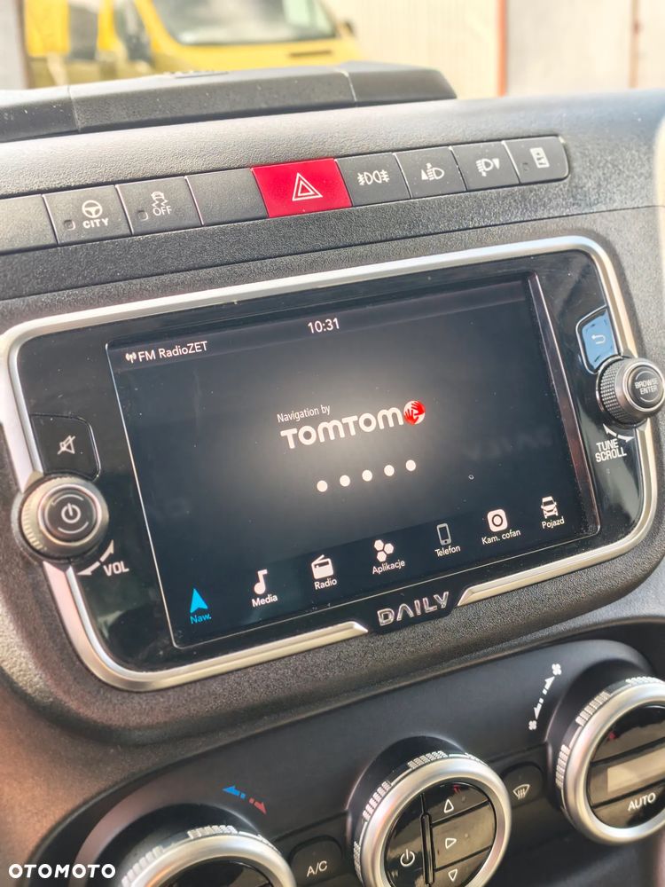 Iveco DAILY FIRANA 10EP WINDA DHOLLANDIA PLANDEKA 3.0 180KM HIMATIC AUTOMAT NAWIGACJA RADAR ASYSTENT PASA SERWIS ASO BEZWYPADKOWY ZADBANY 2024 FV23% KLIMA WEBASTO 35S18 - 20