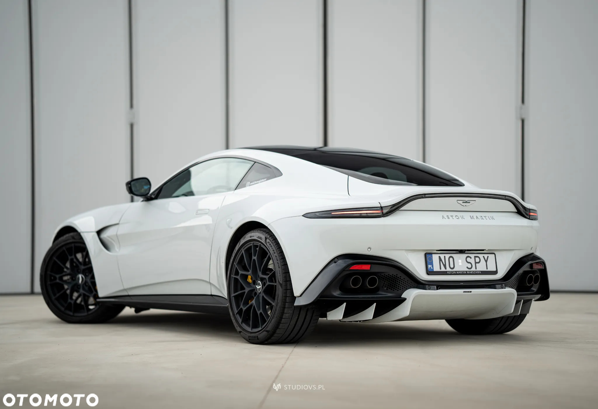 Aston Martin Vantage - 14