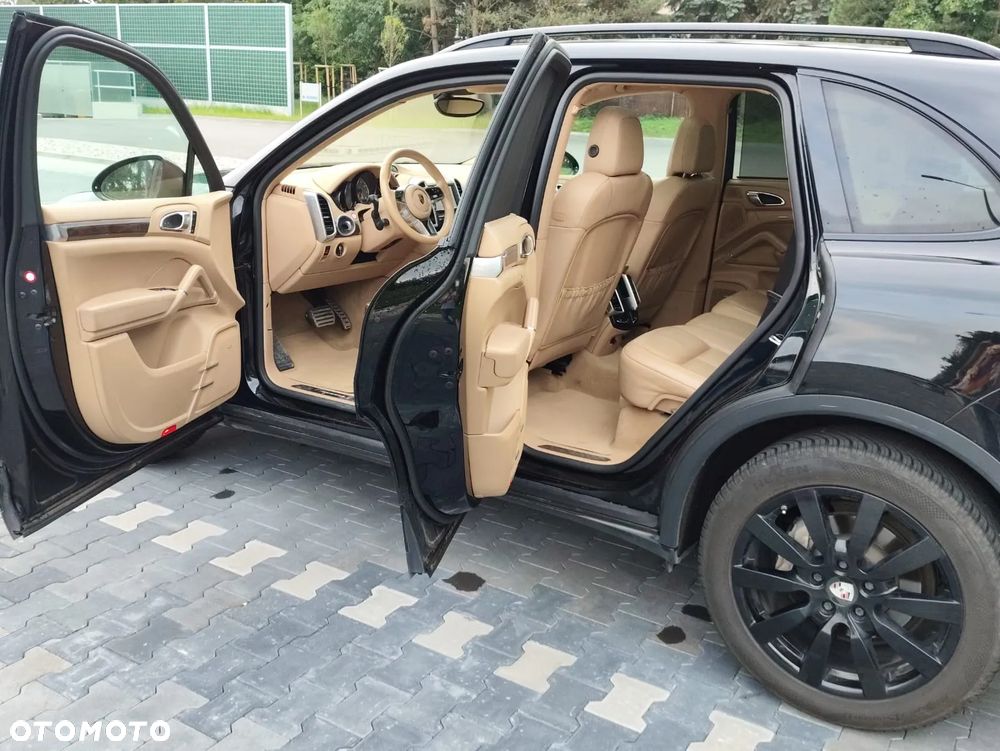 Porsche Cayenne S - 23