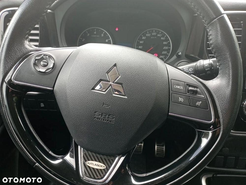 Mitsubishi Outlander 2.0 Invite + 2WD - 10