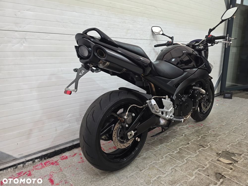 Suzuki GSR - 17