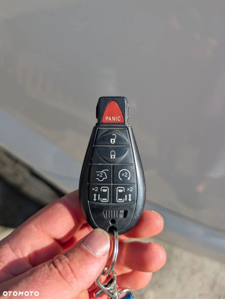 Chrysler Town & Country - 8