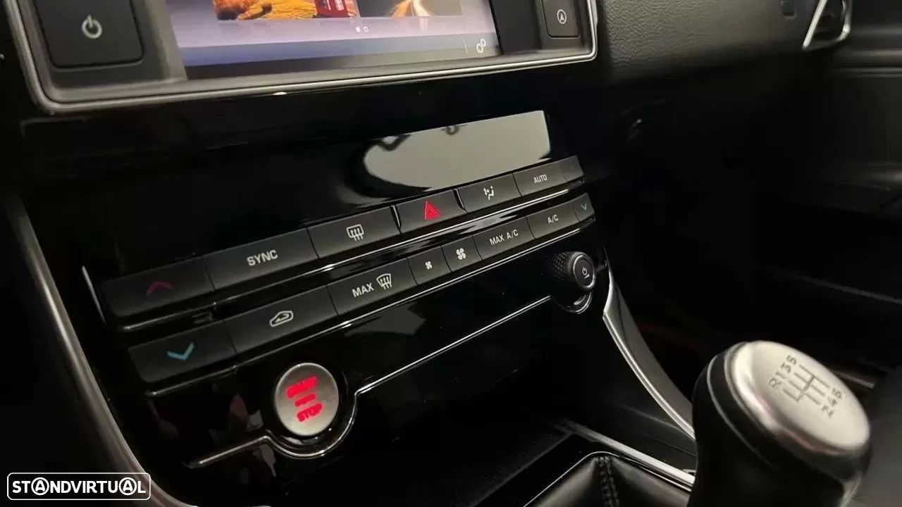 Jaguar XE E-Performance Prestige - 16