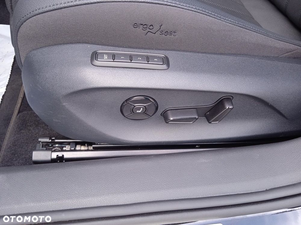 Skoda Superb 2.0 TDI SCR 4x4 L&K DSG - 23