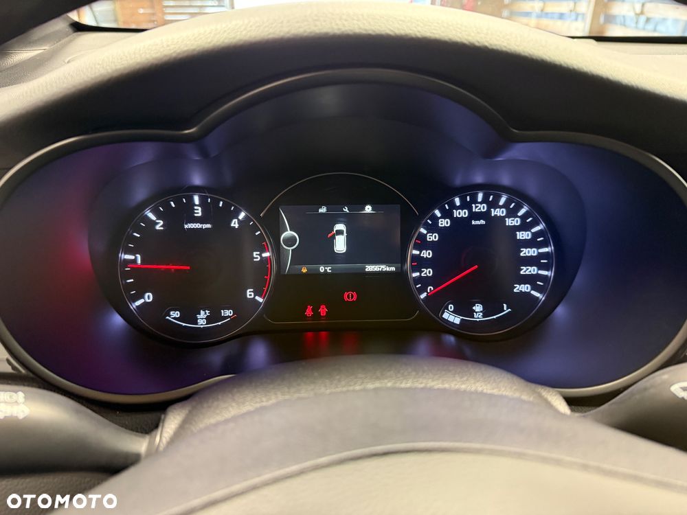 Kia Carens - 14