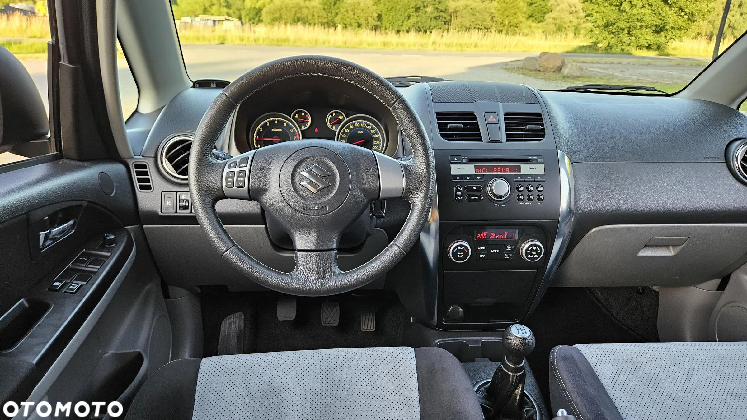 Suzuki SX4 1.6 Premium - 23