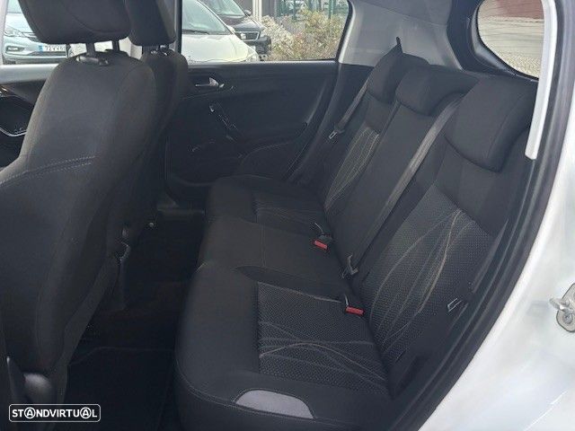 Peugeot 208 1.4 HDi SE Style - 10