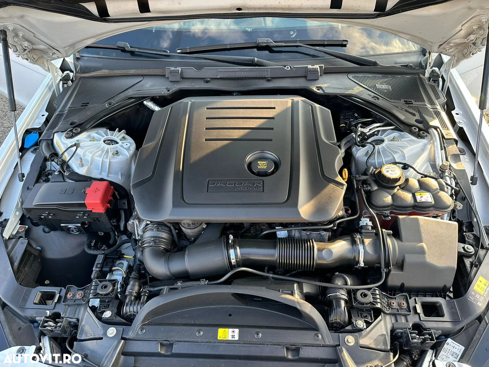 Jaguar XE 2.0 Portfolio - 7