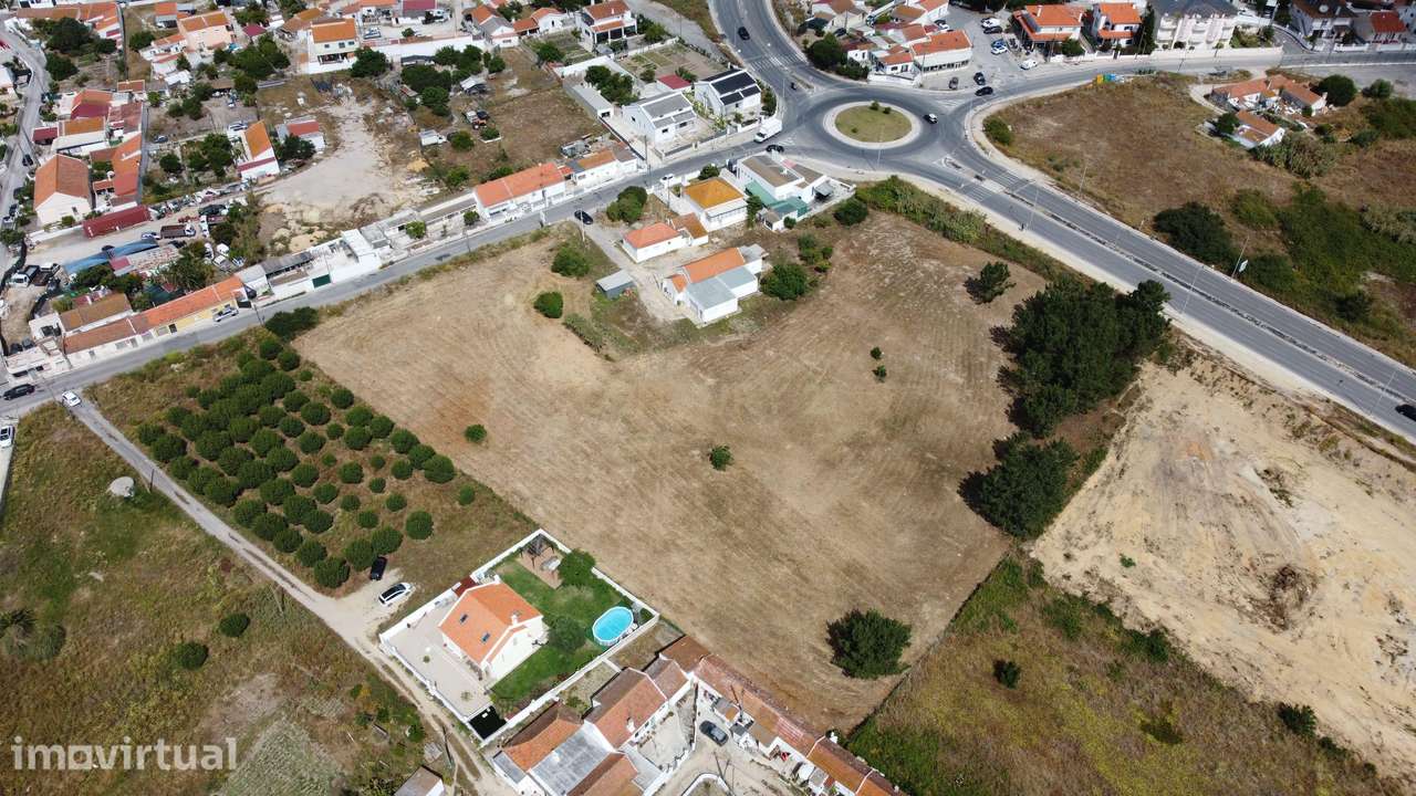 Oportunidade Única: Terreno de 11.700 m², localização central na Charn - Grande imagem: 2/28