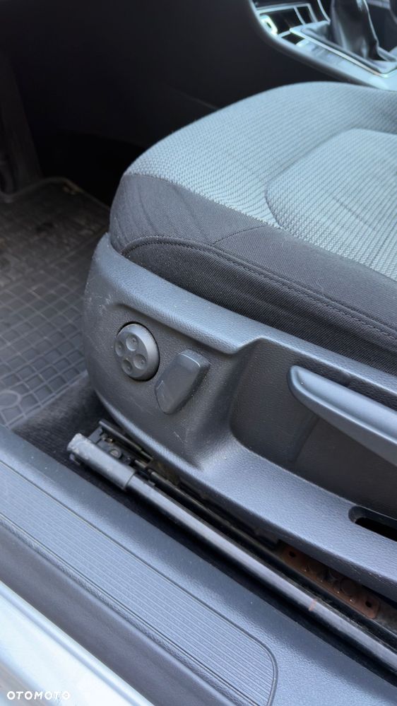 Volkswagen Passat - 13