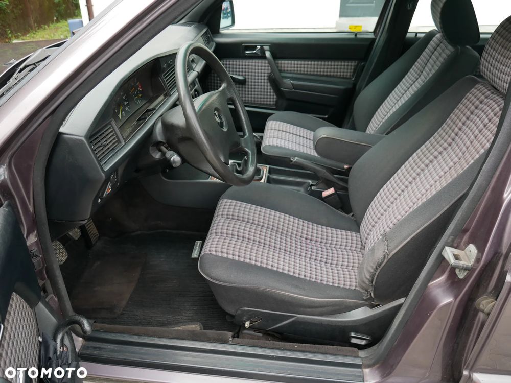 Mercedes-Benz W201 (190) - 22