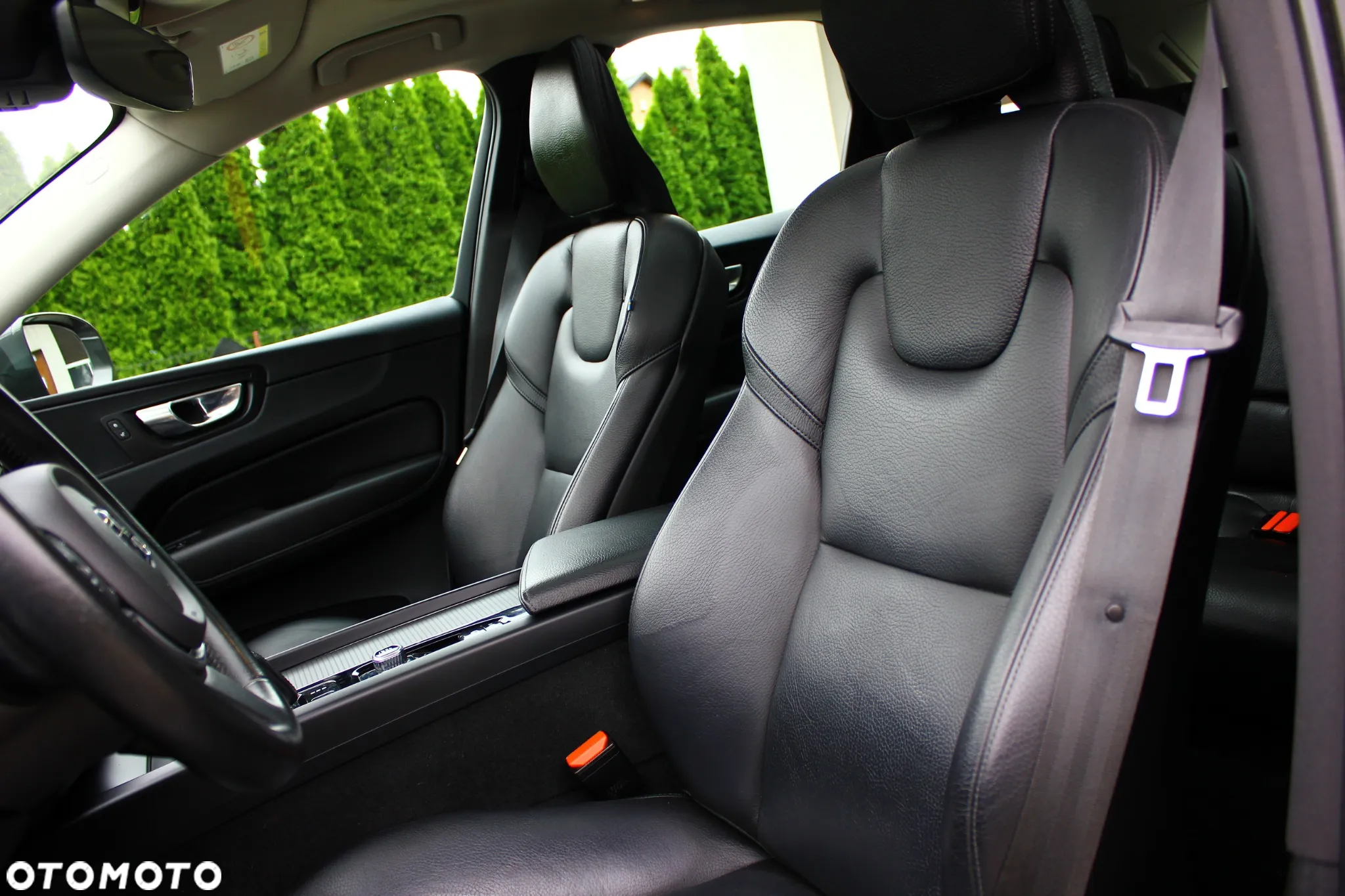 Volvo XC 60 T8 Twin Engine AWD Geartronic Momentum - 25
