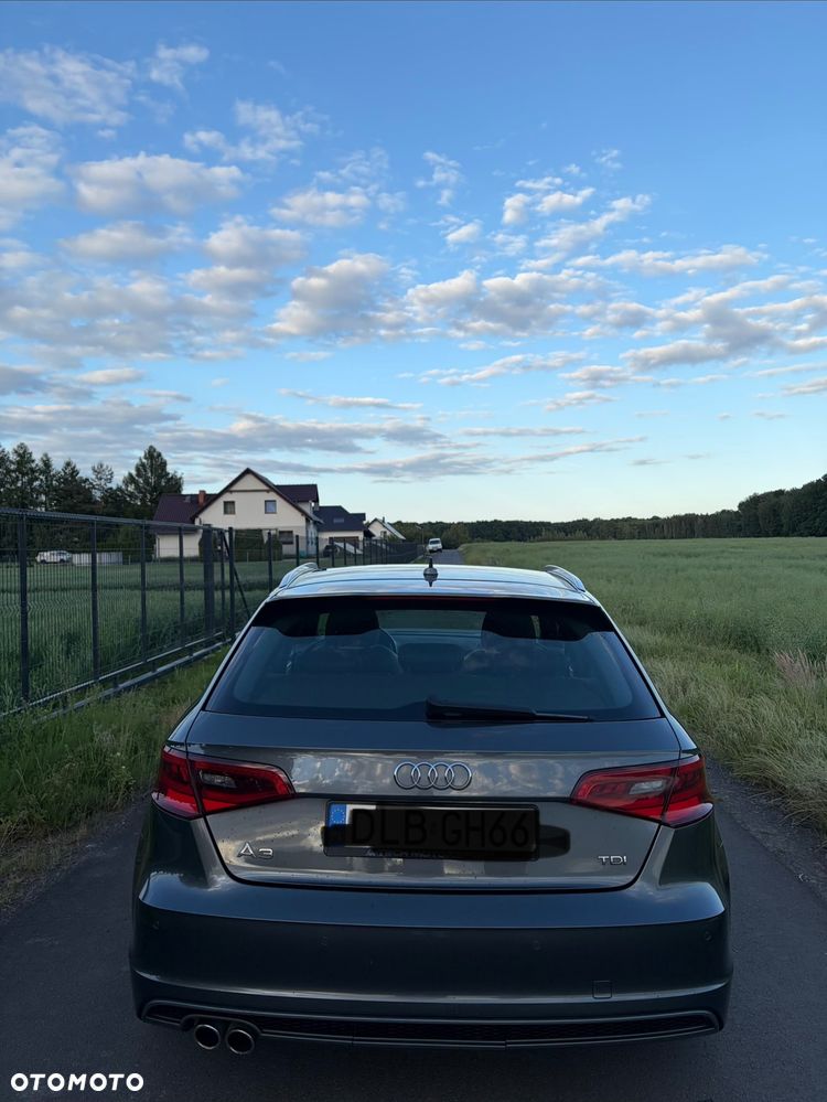 Audi A3 Sportback 2.0 TDI S line Sportpaket - 4