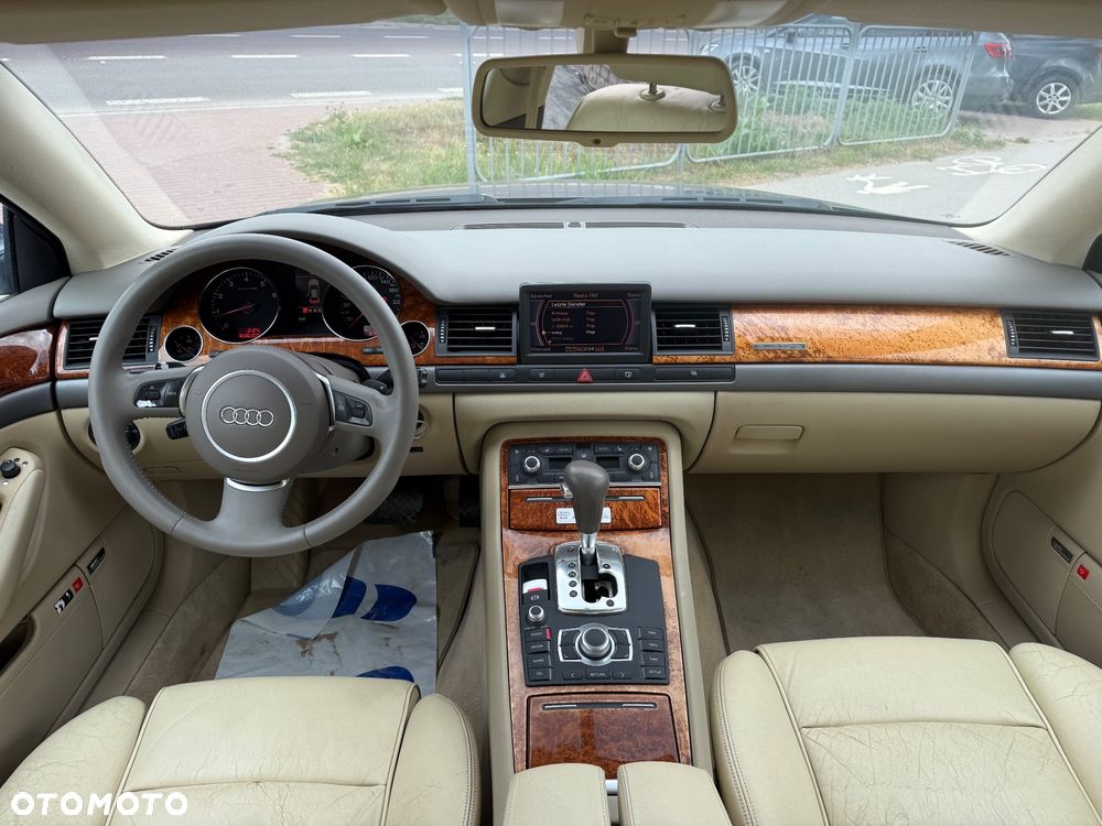 Audi A8 4.2 Quattro - 6