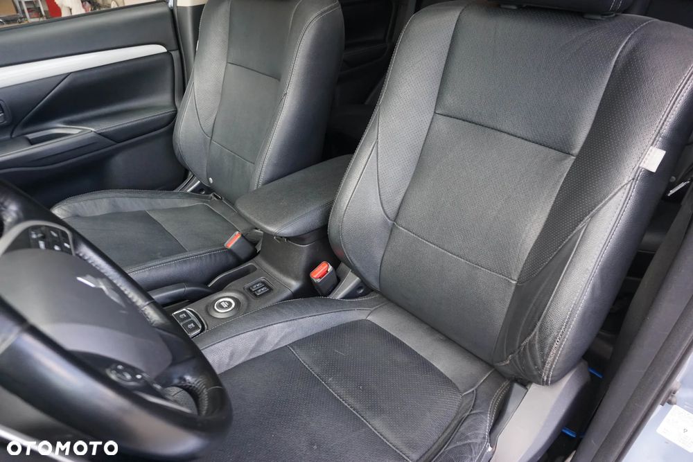 Mitsubishi Outlander - 30