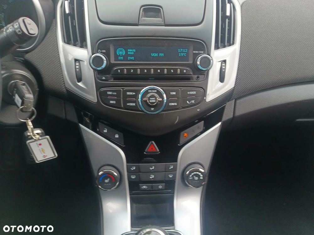 Chevrolet Cruze 1.8 LT - 12