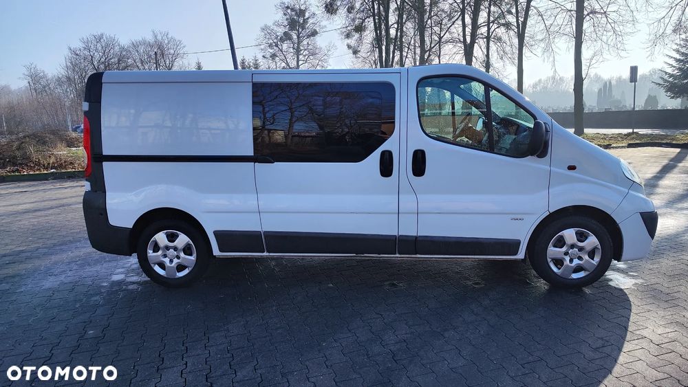 Opel Vivaro - 11