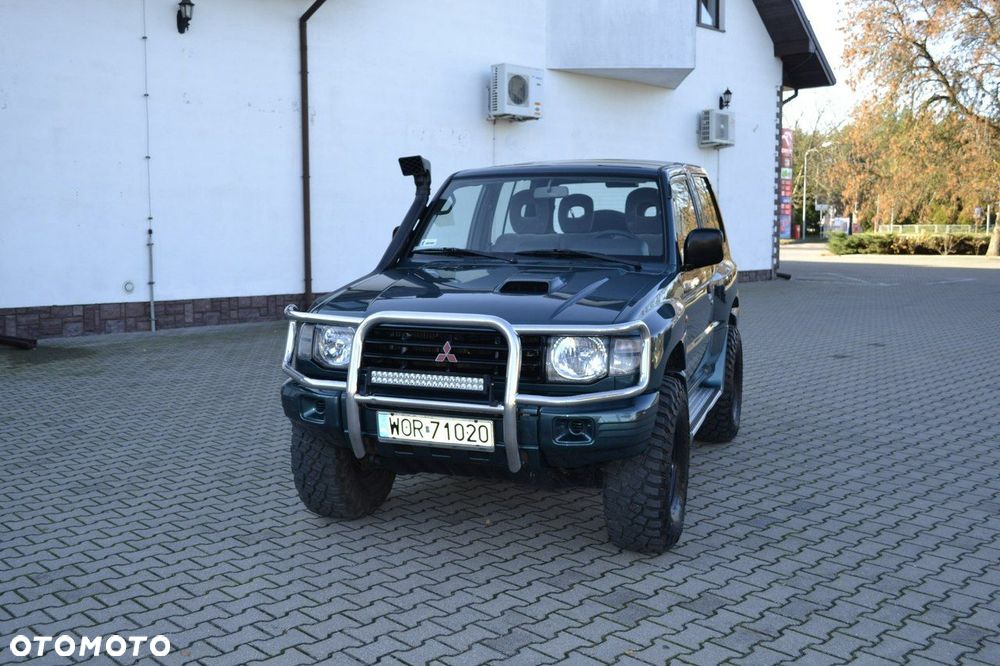 Mitsubishi Pajero - 2