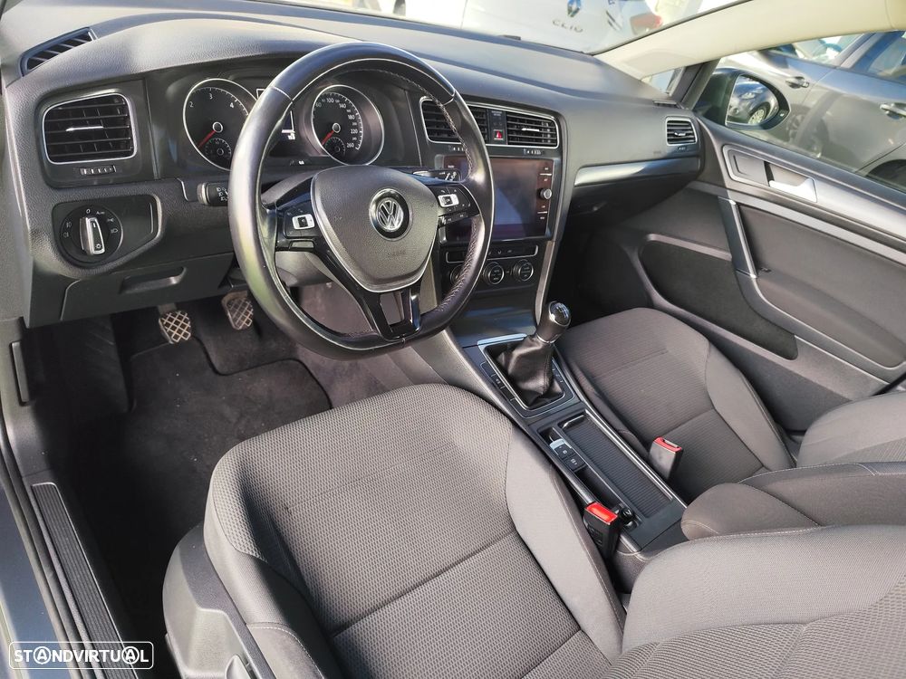 VW Golf Variant 1.6 TDi Confortline - 21