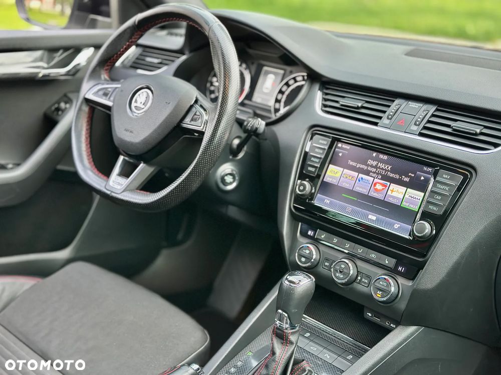 Skoda Octavia 2.0 TDI DSG RS - 18