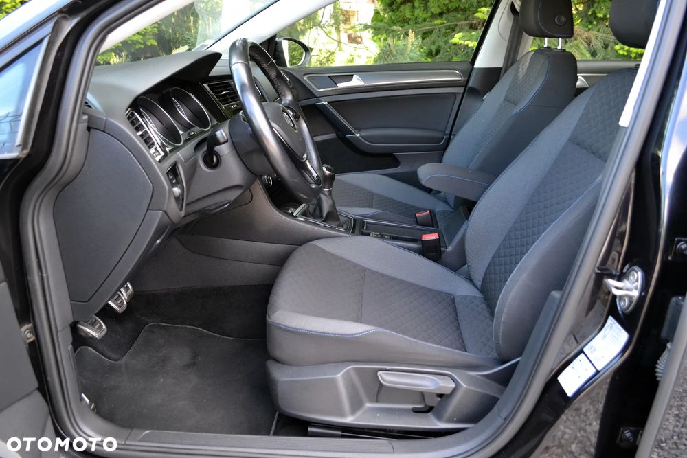 Volkswagen Golf - 18