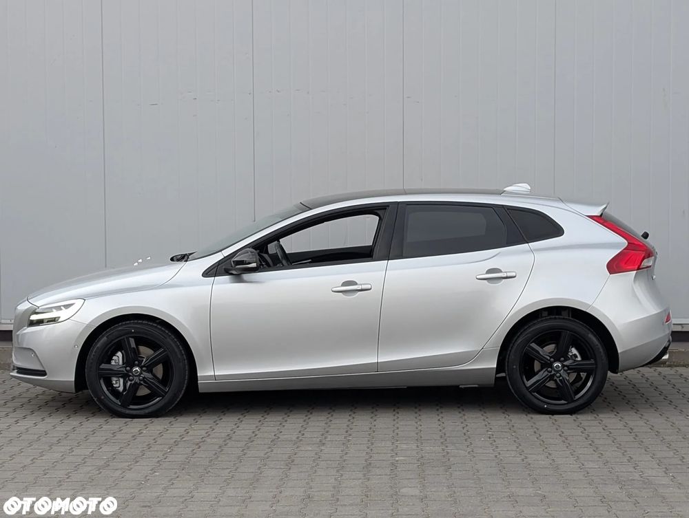 Volvo V40 T4 Drive-E Momentum - 1