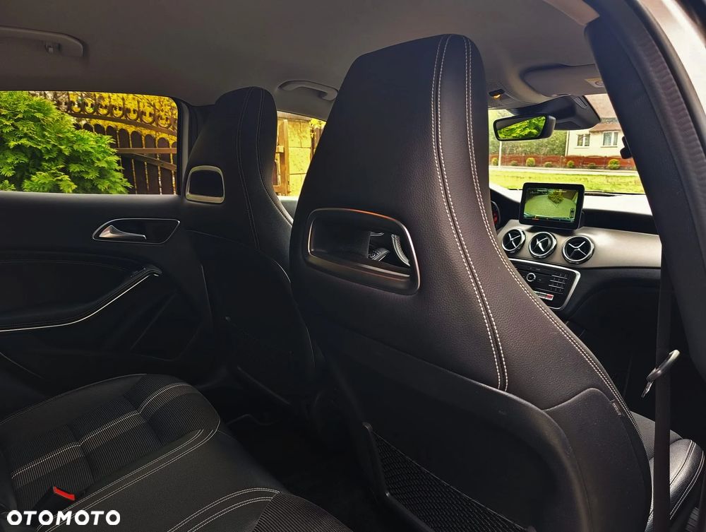 Mercedes-Benz GLA 180 Urban - 16