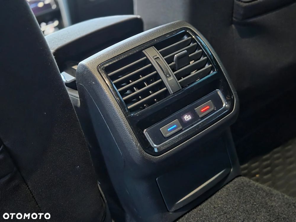 Volkswagen Passat 2.0 TDI EVO Elegance DSG - 22