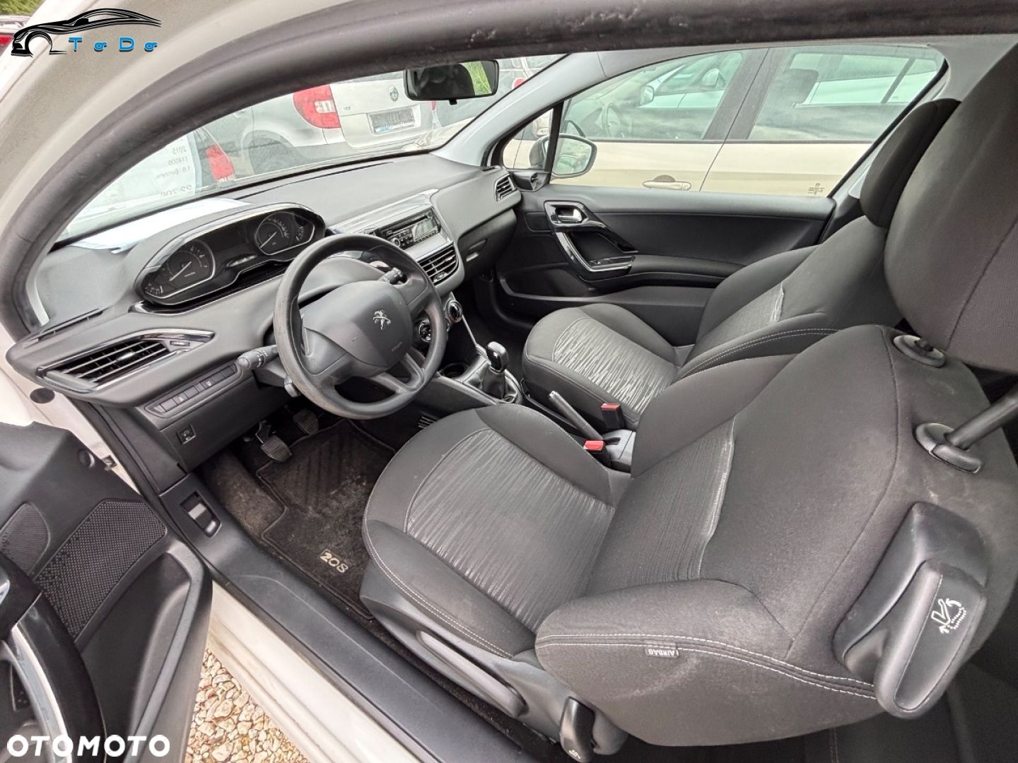 Peugeot 208 - 14
