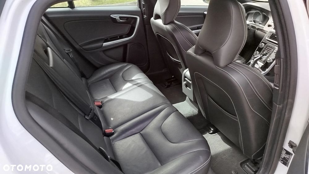 Volvo V60 D5 Geartronic Summum - 16