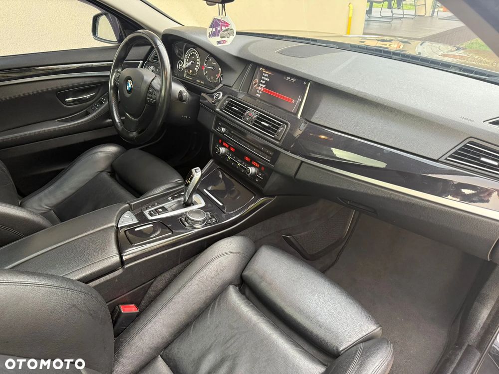 BMW Seria 5 520d xDrive - 12