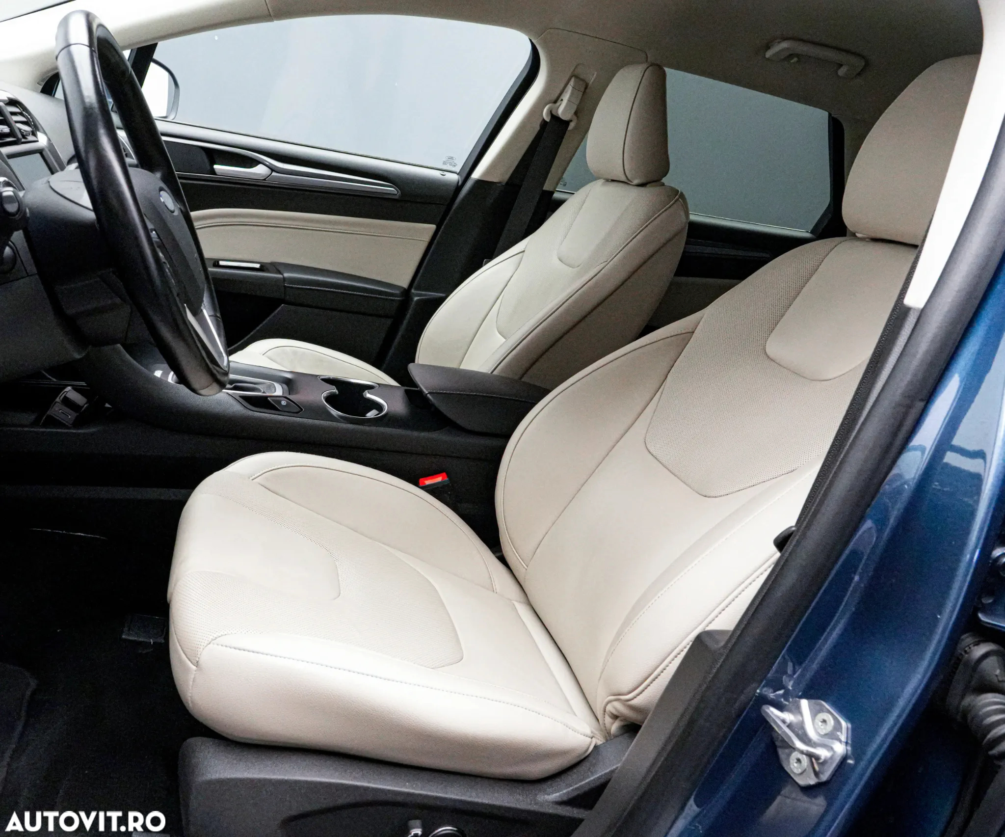 Ford Mondeo 2.0 HEV Titanium - 14
