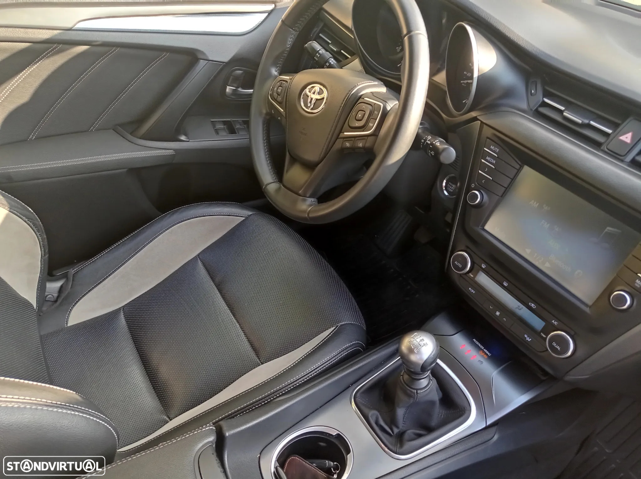Toyota Avensis Touring Sports 1.6 D-4D Luxury+GPS - 16