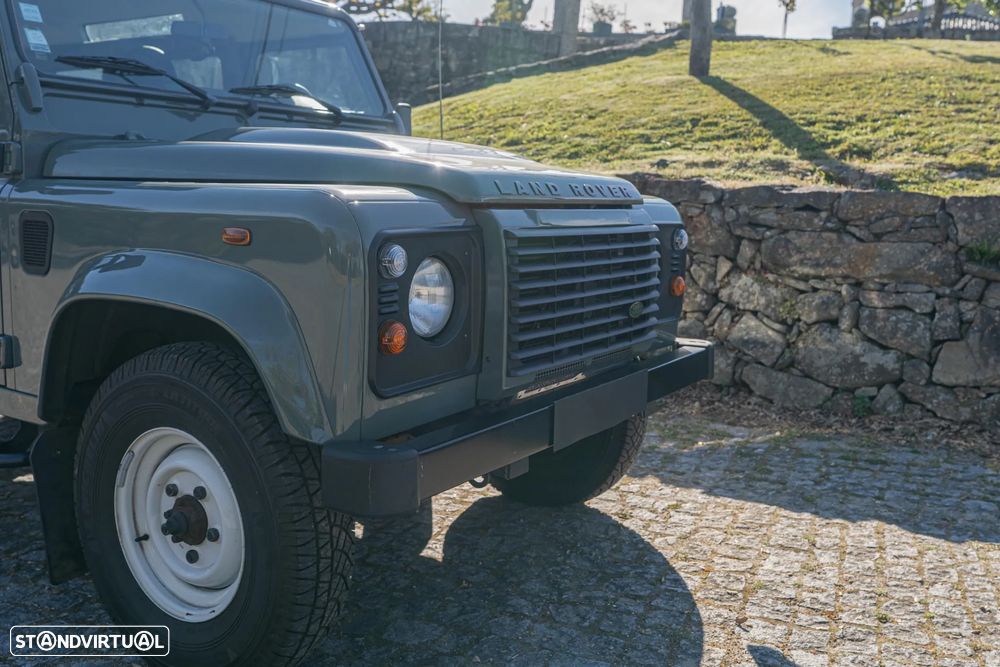 Land Rover Defender - 3