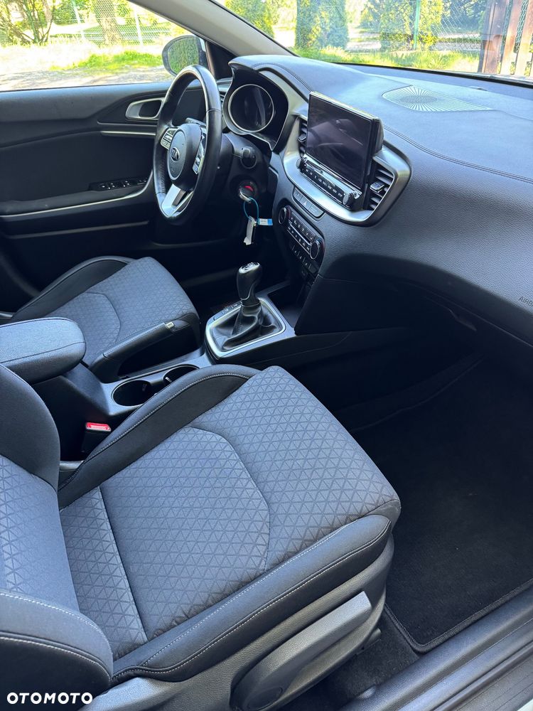 Kia Ceed - 24