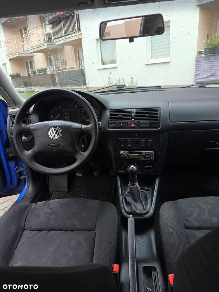 Volkswagen Golf - 6