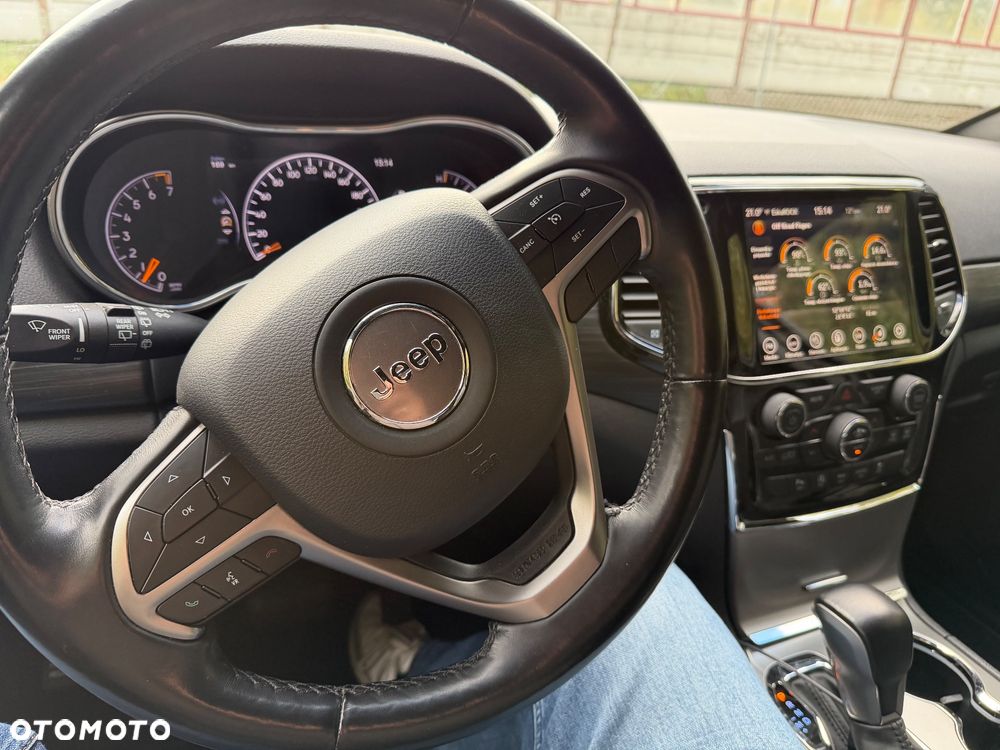 Jeep Grand Cherokee - 32