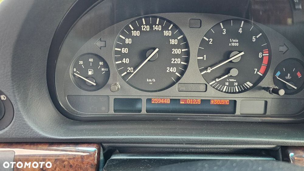 BMW Seria 7 740i - 10