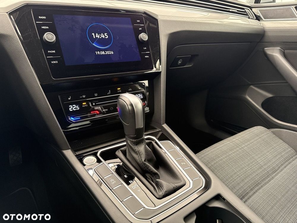 Volkswagen Passat - 16