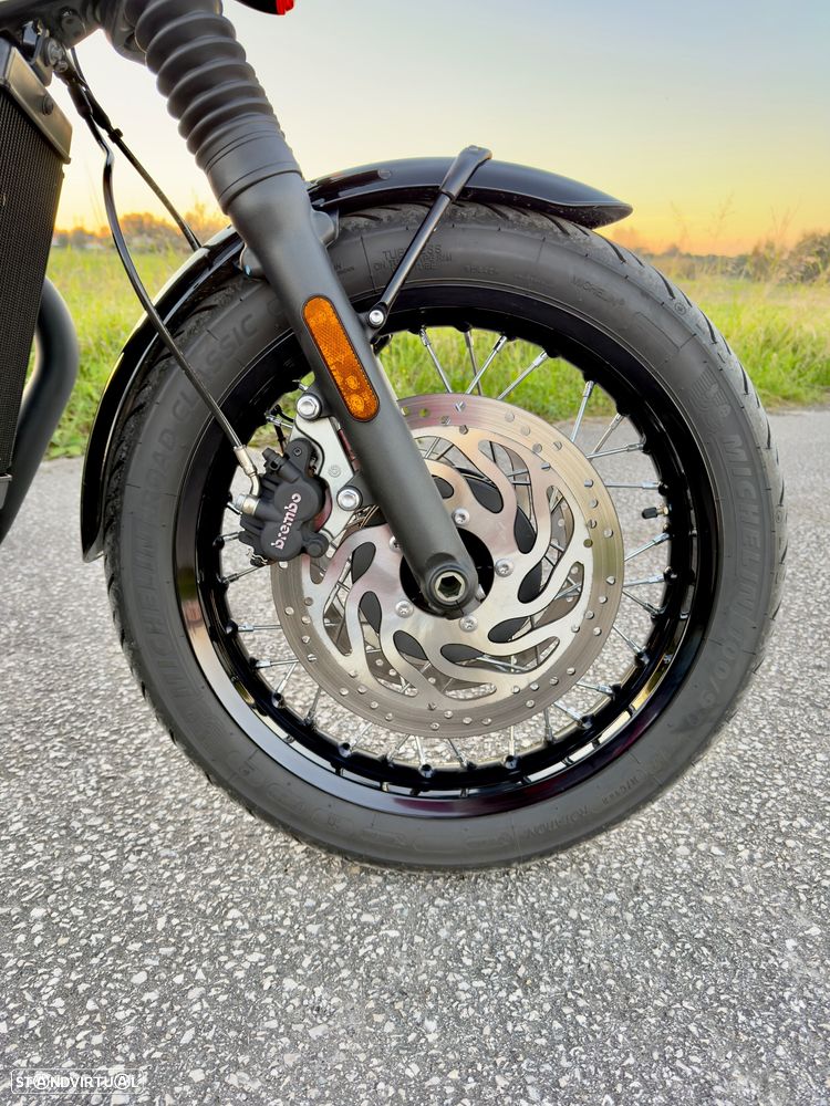 Triumph Bonneville T120 Black - 8