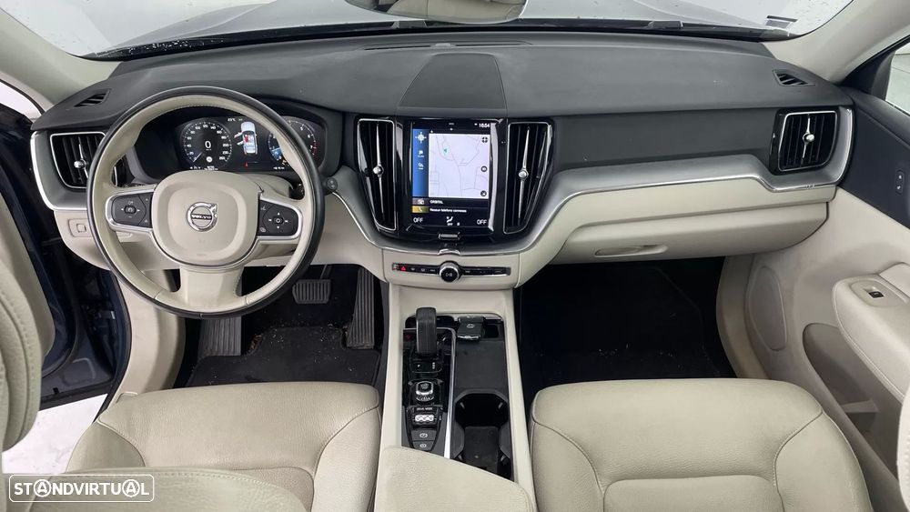 Volvo XC 60 2.0 B4 Momentum Plus - 17