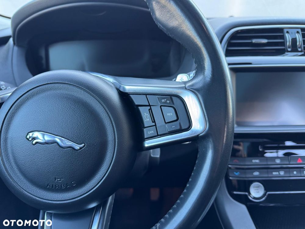 Jaguar F-Pace 2.0 i4D AWD R-Sport - 23