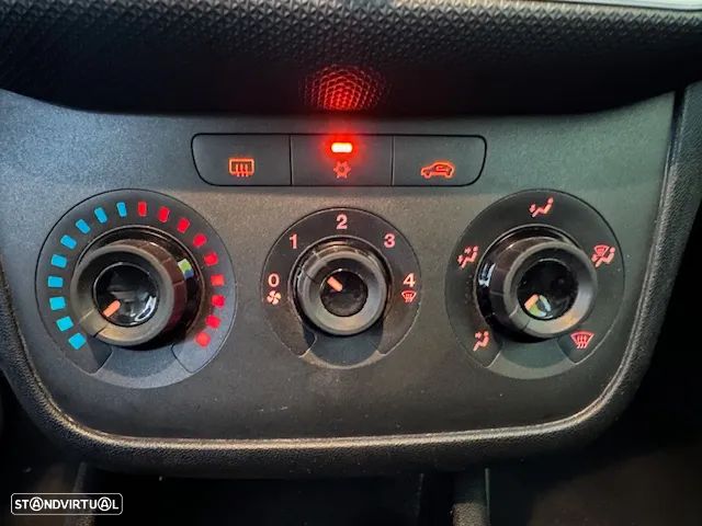 Fiat Punto 1.3 M-Jet Lounge S&S - 14