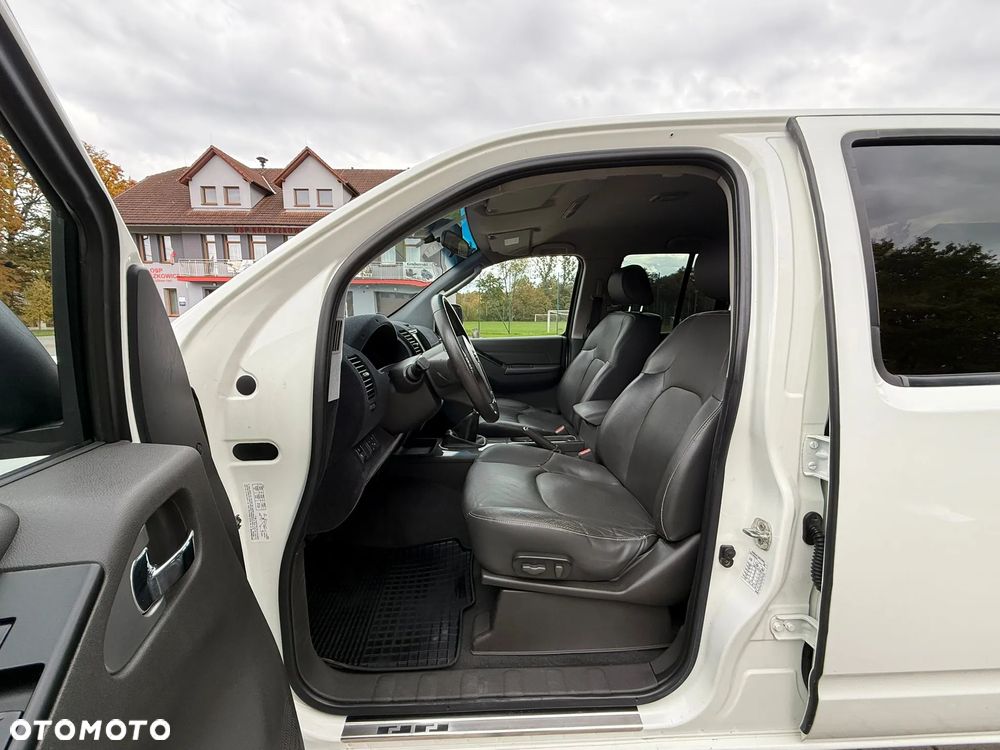 Nissan Navara LE - 15