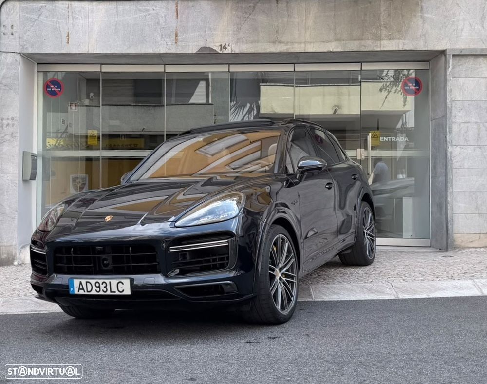Porsche Cayenne Turbo S E-Hybrid - 1