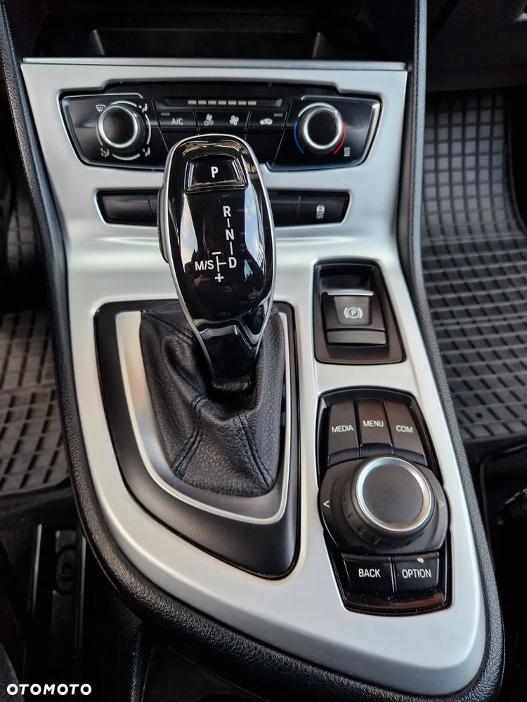 BMW Seria 2 218d - 19