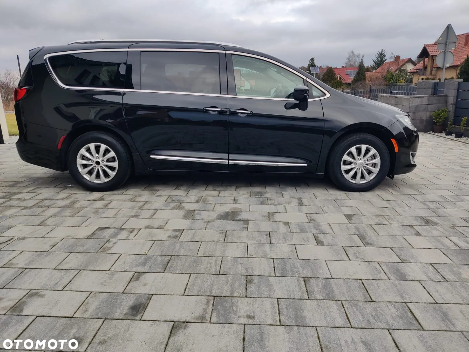 Chrysler Pacifica - 8
