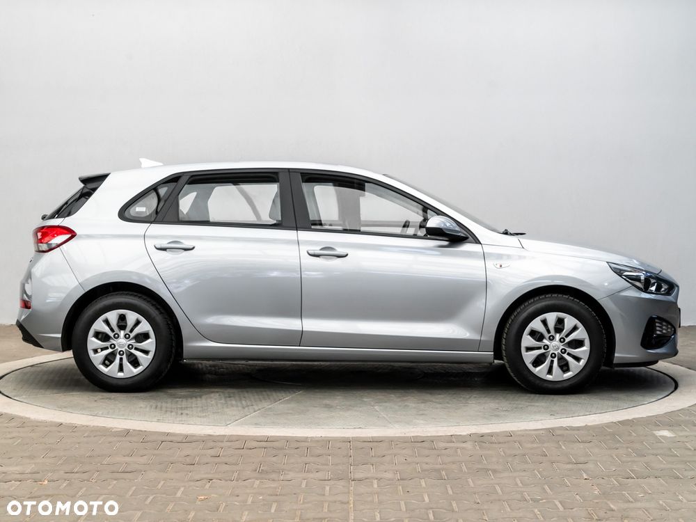 Hyundai i30 1.5 DPI Classic + - 5